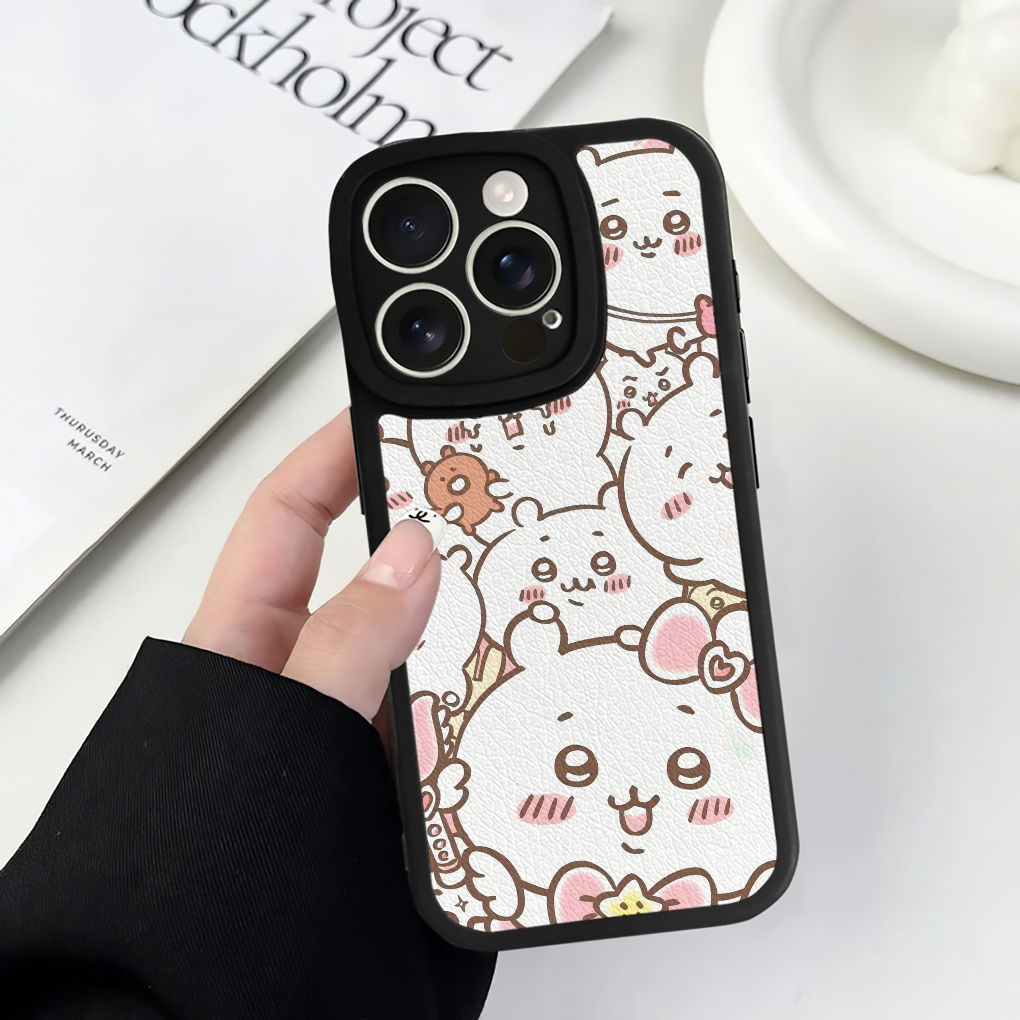 （画像用） ちいかわ Chii-kawa 【iPhone 16シリーズ対応】シリコンスマホケース（レザー調） 材質：シリコン